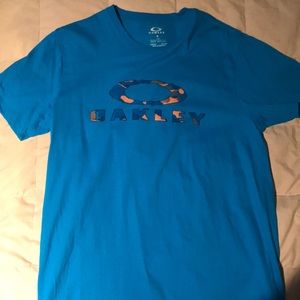 Oakley t-shirt